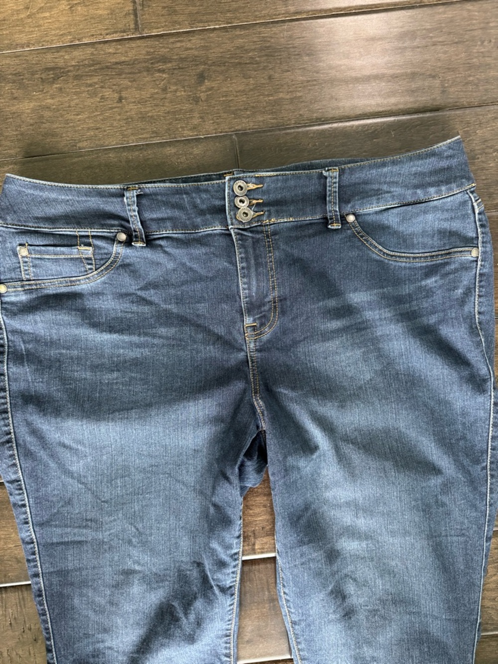 ❤️3/$30 Torrid Jeans Women’s 20R DarkWash High Rise Skinny Jegging Triple Button - Picture 2 of 11